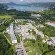 Luftbild Universität Klagenfurt inklusive Wörthersee