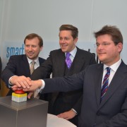 Eröffnung des Smart Lab Carinthia (von links: Erich Schwarz, Harald Mahrer und Oliver Vitouch) | Foto: aau/Marinelli