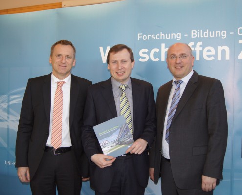 von links: Ralf Terlutter, Erich Schwarz und Johannes Heinrich | Foto: aau/Krömer