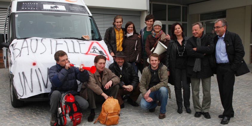 Protest-Delegation auf dem Weg zur Regierungsklausur nach Loipersdorf | Foto: aau/Rauchenwald