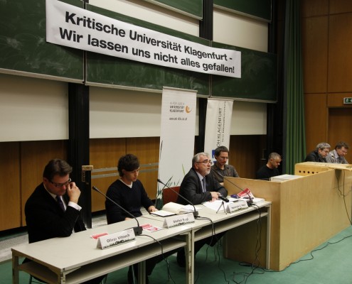 Sitzung des "Krisenstabs": Oliver Vitouch, Stefan Sagl, Heinrich C. Mayr, Ernst Kotzmann, Tilmann Reuther | Foto: aau/Rauchenwald