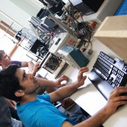 Technik-Studierende im Labor