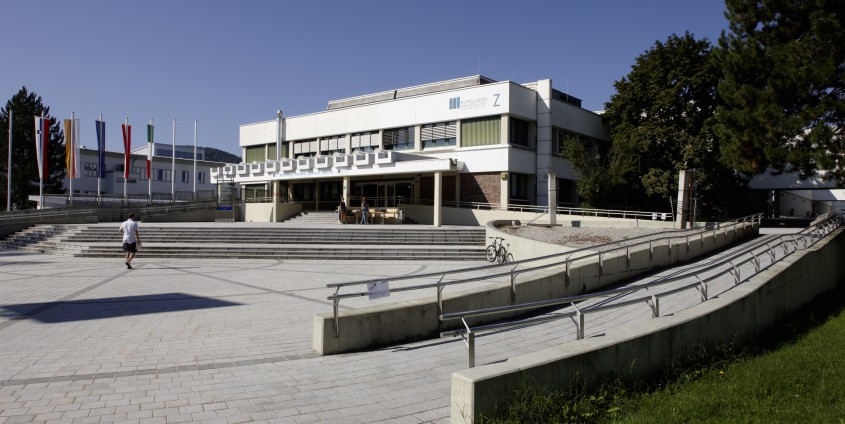 Alpen-Adria-Universität Klagenfurt Haupteingang | Foto: Johannes Puch