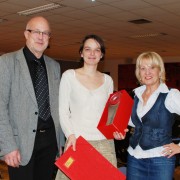 v.l.n.r: Hans Schönegger, Angelika Wiegele, Jutta Menschek-Bendele | Foto: aau/Maier