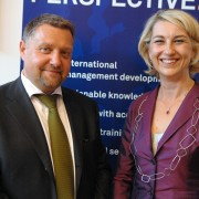 ao. Univ.-Prof. Dr. Robert Neumann und Mag. Andrea Gaal (GM Sony Ericsson) | Foto: aau/MOT