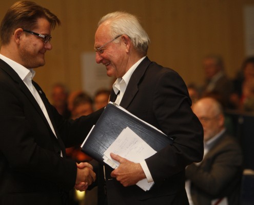 Senatsvorsitzender Oliver Vitouch gratuliert Peter Heintel | Foto: aau/Maurer