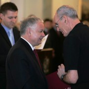 Präsidenten Lech Kaczyński überreicht die Urkunde an Univ.-Prof. Dr. Oded Stark Ph.D. | Foto: www.prezydent.pl