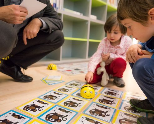 Kinder schnuppern Technikluft