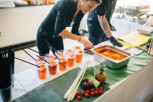 Freshmen Day 2017: Umliegende Gastronomen präsentieren ihre Köstlichkeiten (Mittagstisch) | Foto: aau/ Christina Supanz