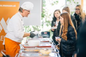 Freshmen Day 2017: Umliegende Gastronomen präsentieren ihre Köstlichkeiten (Mensa) | Foto: aau/