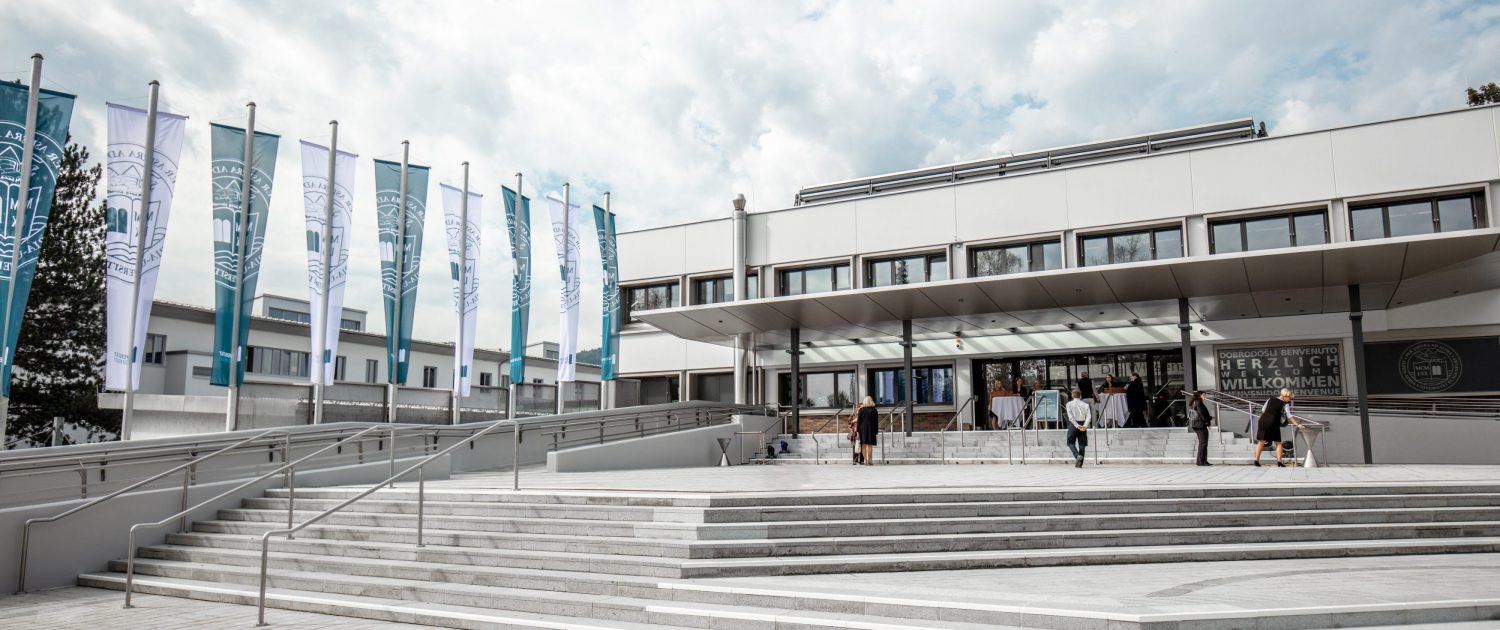 Eingang Universität Klagenfurt