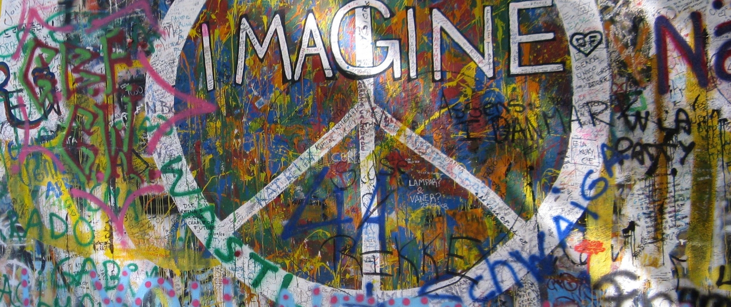 Peace Zeichen mit Wort Imagine auf Mauer