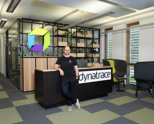 Portraitfoto von Thomas Grassauer im Dynatrace Lab Klagenfurt