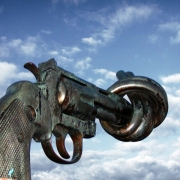 nonviolence pistole knoten uno