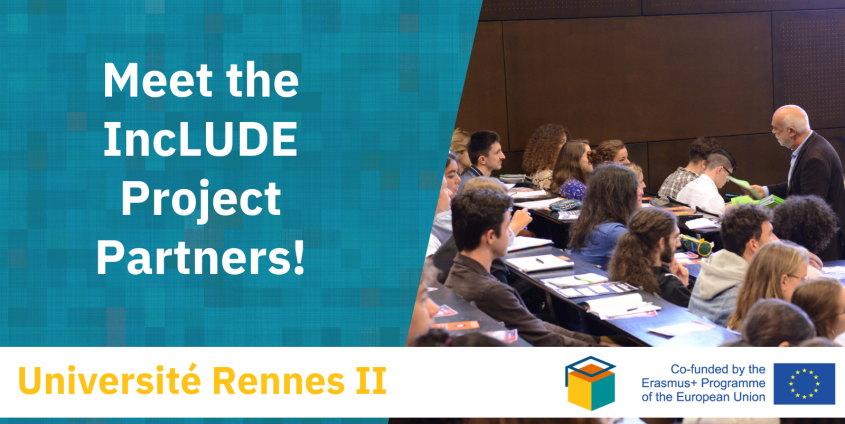 Folie mit Text "Meet the InclUDE Project Partners! Université Rennes II" mit Bild eines Hörsaals, Projektlogo und Erasmus+-Logo