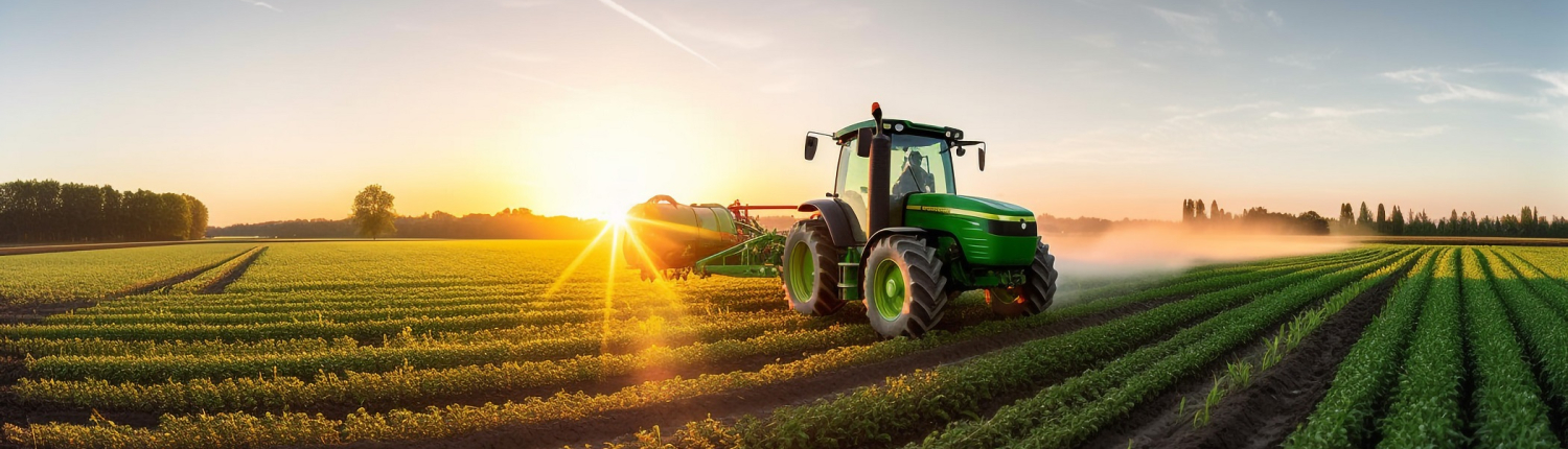 Traktor auf einem Feld | Foto: AhmadSoleh/Adobestock