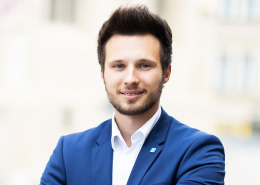 Stefan Torker ist Sales-Leiter bei der fivemedia GmbH (5min.at) und hat im Februar 2024 das Masterstudium Wirtschaftsrecht abgeschlossen.