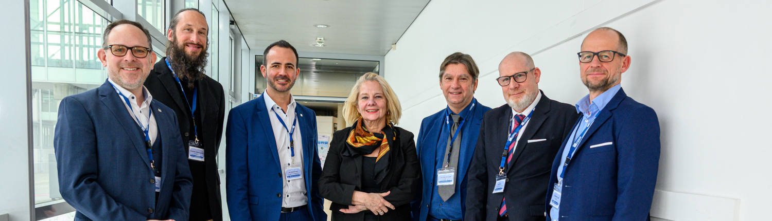 Andrej Zwitter, Johannes Oberzaucher, Jan Steinbrener, Ada Pellert, Christian Menard, Karl Cernic, Michael Trapp (v.l.n.r.)