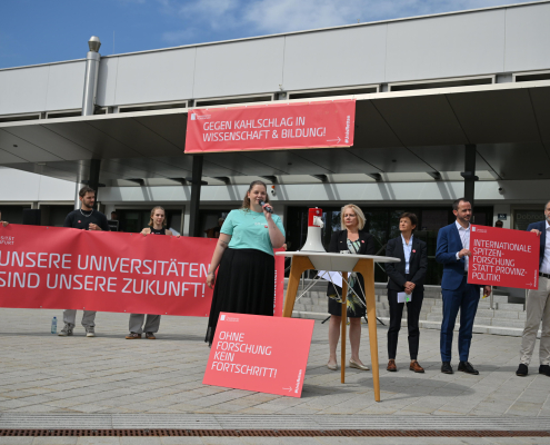 Universität Klagenfurt demonstriert gegen Budgetkürzungen, am Bild: ÖH-Vorsitzende Victoria Pucher