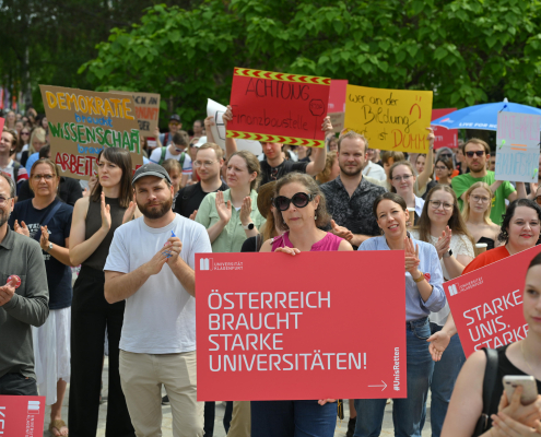 Universität Klagenfurt demonstriert gegen Budgetkürzungen