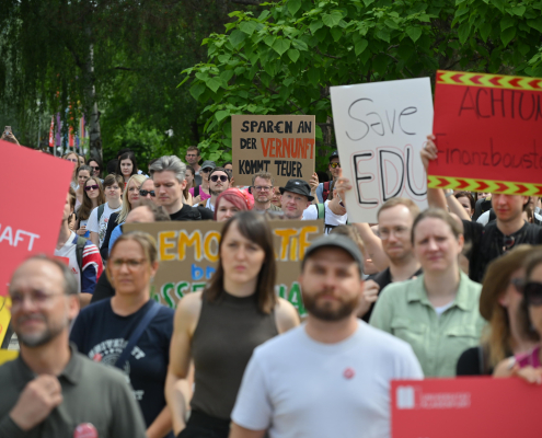Universität Klagenfurt demonstriert gegen Budgetkürzungen