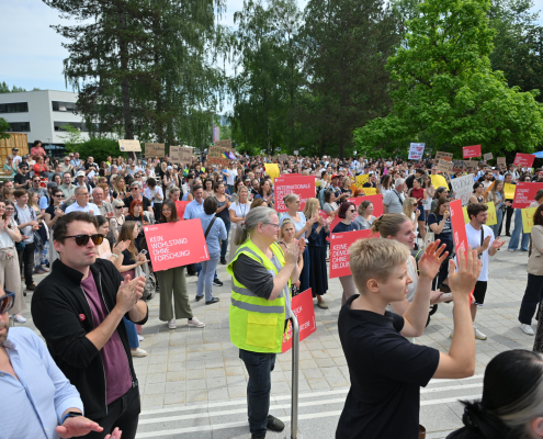 Universität Klagenfurt demonstriert gegen Budgetkürzungen |