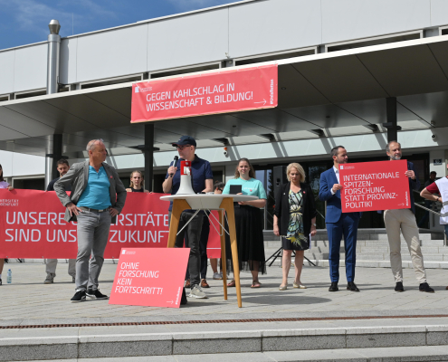 Universität Klagenfurt demonstriert gegen Budgetkürzungen
