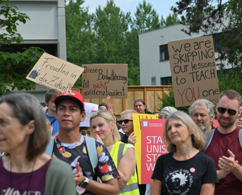 Universität Klagenfurt demonstriert gegen Budgetkürzungen |
