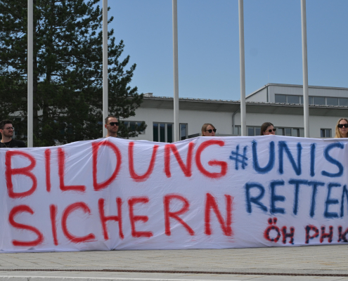Universität Klagenfurt demonstriert gegen Budgetkürzungen |