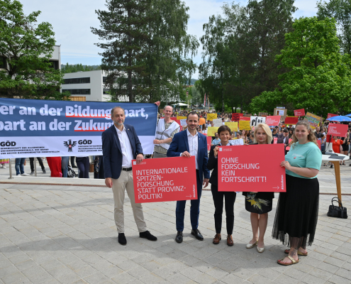 Universität Klagenfurt demonstriert gegen Budgetkürzungen |